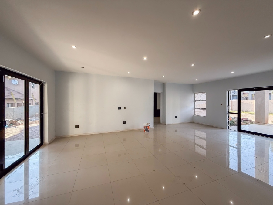 5 Bedroom Property for Sale in Melodie North West